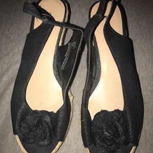 Avenue Black Rose Heels with Woven Wedge Size 10W